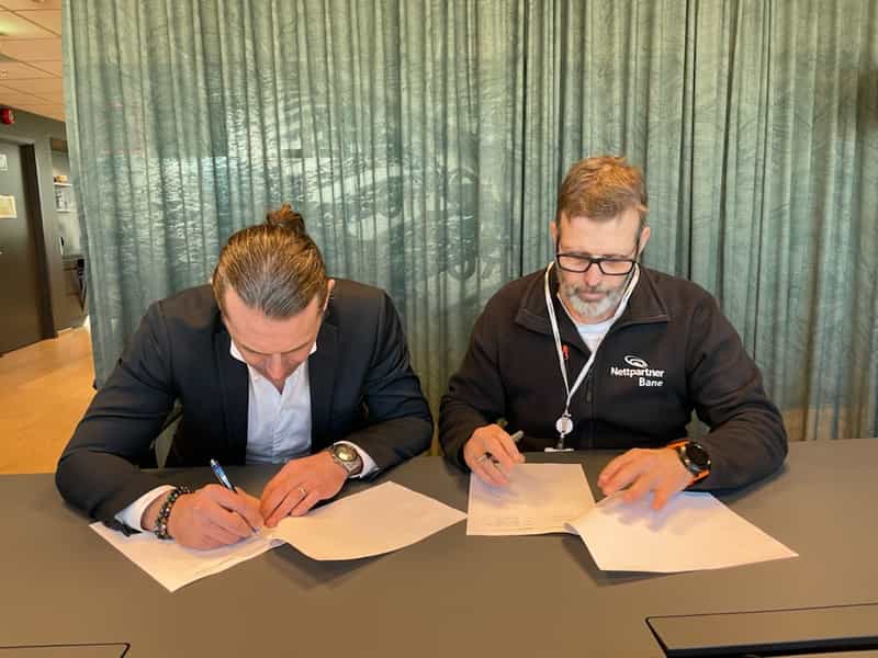 Prosjektdirektør Magnus Wessel-Aas i NRC Group AS og Kjell Anders               Fosshaug divisjonsdirektør i Nettpartner Bane